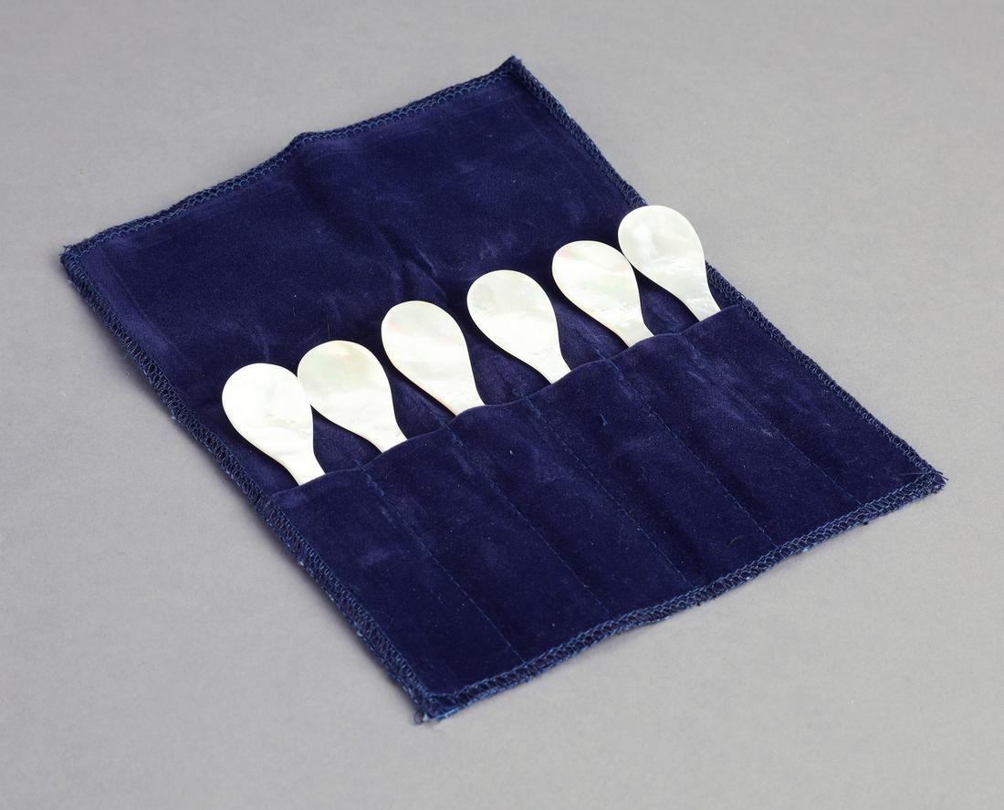(6) Mother of pearl caviar spoons w/ cloth case (1 of 2)