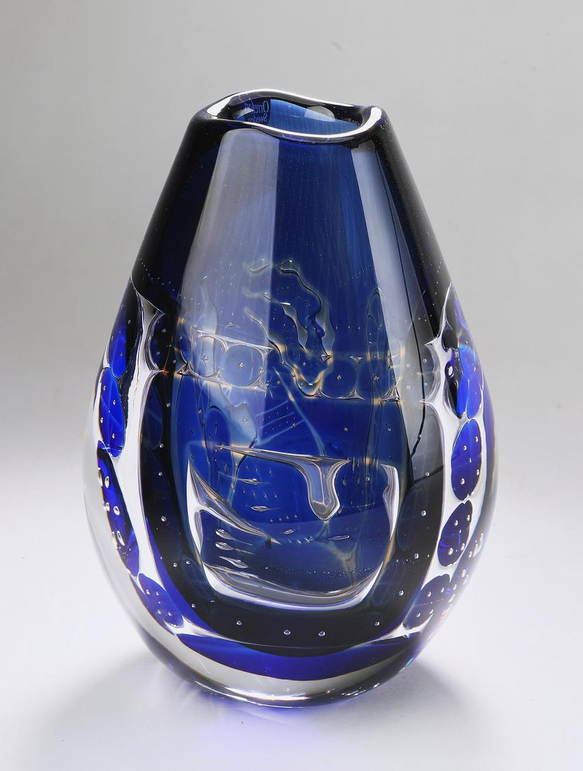 Signed Edvin Ohrstrom art glass vase for Orrefors (1 of 4)