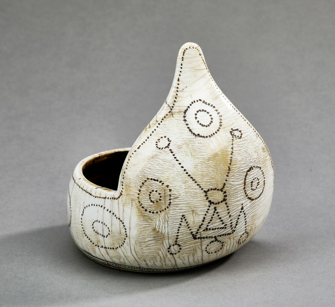 Naga engraved shell armband, India, 5"h (1 of 4)