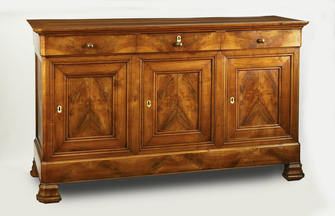19th c. French burlwood buffet: French burlwood buffet, late 19th century, having a rectangular surface with canted corners surmounting three drawers with bone inlaid keyholes and brass knobs, rising on three doors opening to two sh