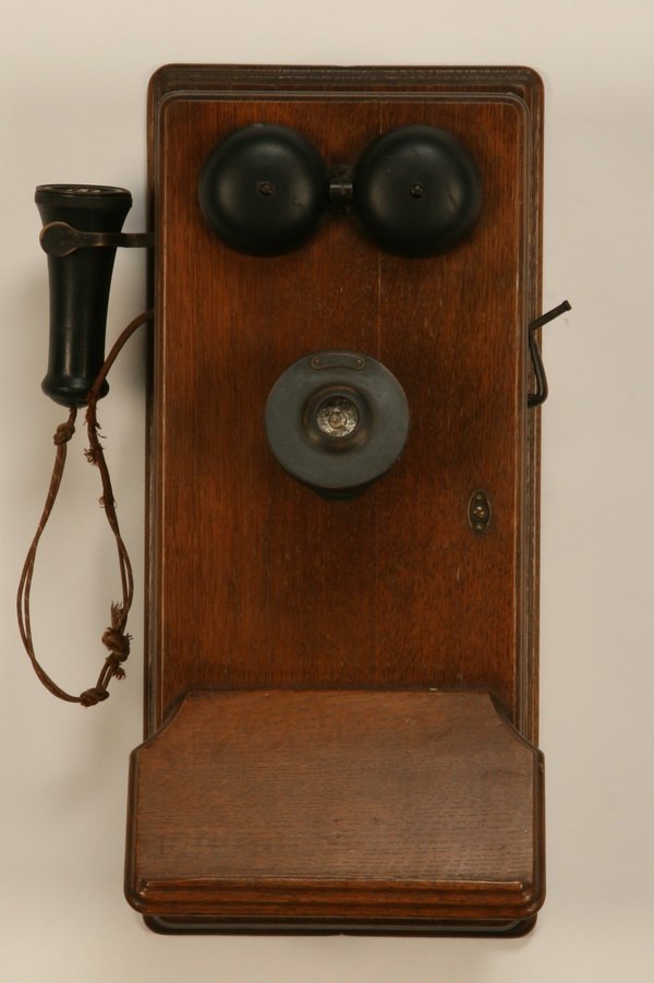 343 Vintage wall mounted telephone