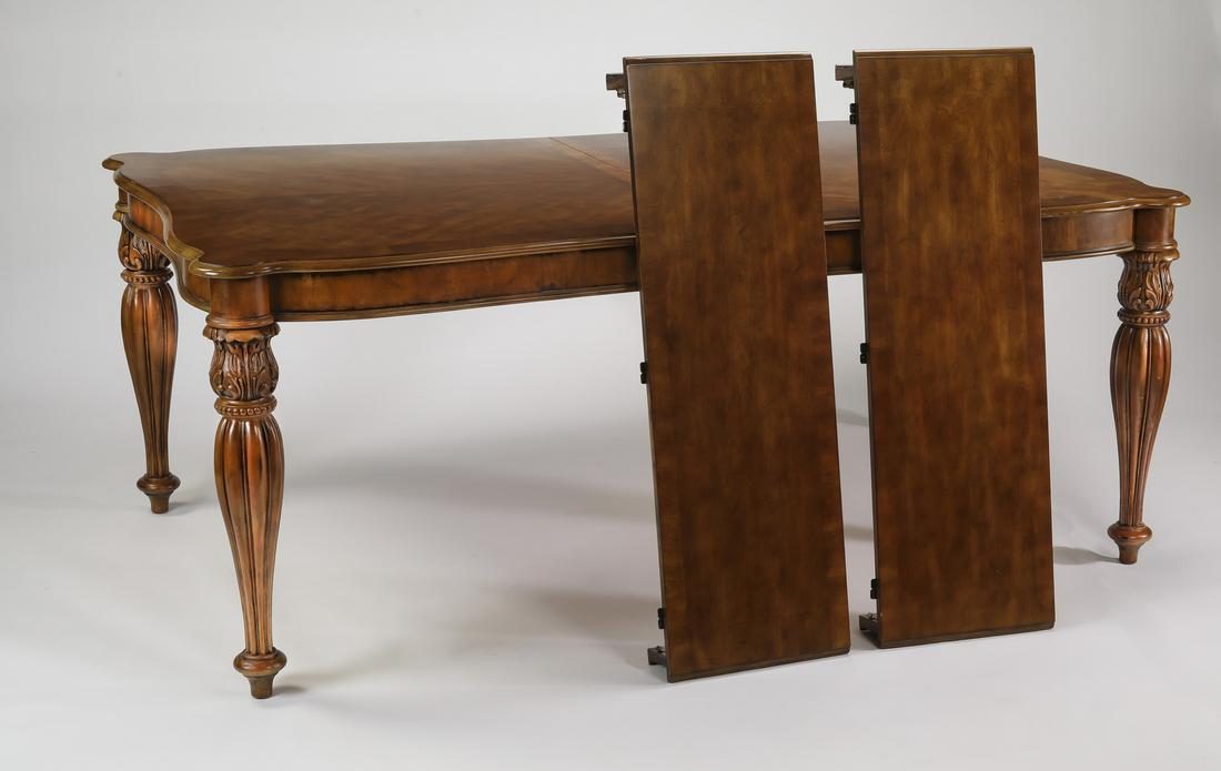 Louis XV style mahogany dining table with two leaves (1 of 4)