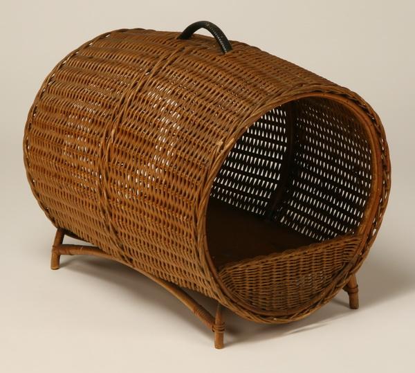 19th c. Haywood Wakefield wicker dog bed: 19th century American Haywood Wakefield barrel shaped wicker cat or dog bed, 21"diam. x 25"l.