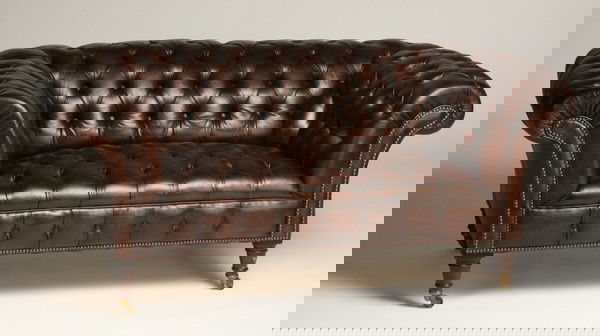 English chesterfield tufted leather loveseat