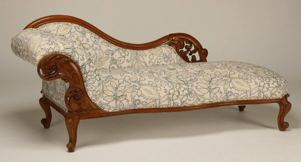 19th c. American Victorian oak fainting couch: Very fine mid 19th century American Victorian quarter sawn oak fainting sofa with pierce carved oak frame, 31"h x 77"l x 28"d.