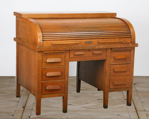 Mid 20th c. oak roll top desk: Mid 20th century American quarter sawn golden oak "C" roll top desk, 43"h x 50"w x 34"d.