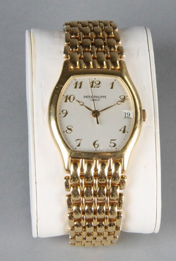 Men's Patek Philippe 18kt gold watch: Men's Patek Philippe "Gondolo 5030" 36mm 18kt yellow gold case and bracelet wristwatch with opaline white dial, automatic movement and sapphire crystal, serial #2990534, model 5030/22, with original c