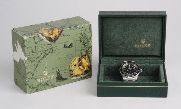 Men's vintage stainless steel Rolex: Men's vintage stainless steel Rolex Submariner "no date", circa 1970's, with box.