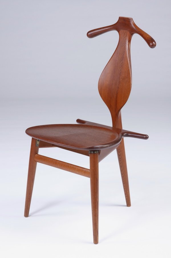 Hans Wegner, Johannes Hansen Valet Chair: Mid 20th century Danish Modern "Valet Chair", designed in 1953 by Hans Wegner for Johannes Hansen, crafted of fir and mahogany with a hanger form crest rail over a shaped backsplat, the hinged seat wi
