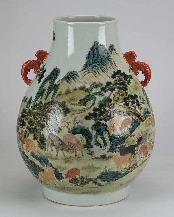 Chinese wucai hu-form vase, Qianlong seal (1 of 7)