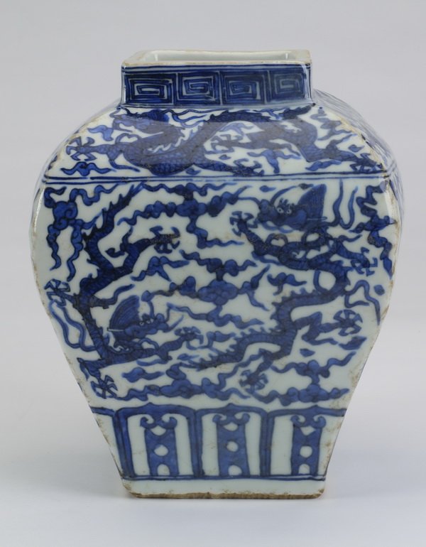 Chinese porcelain dragon vase, Xuande mark (1 of 9)