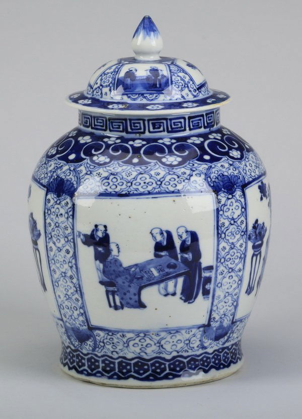 Chinese porcelain lidded jar, marked (1 of 8)