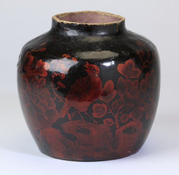 Chinese black lacquerware bulbous vase (1 of 5)