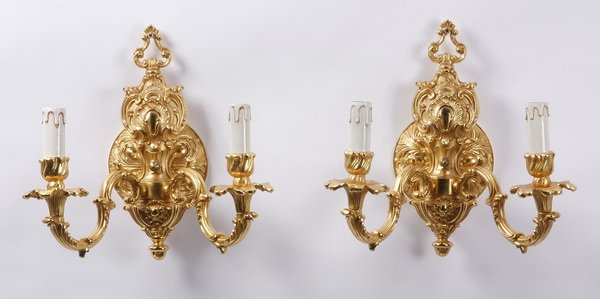 Pair of Italian gilt bronze wall sconces (1 of 3)
