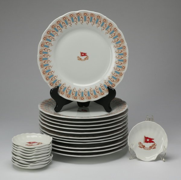 22-Pc Re-creation of the Titanic dinnerware (1 of 6)