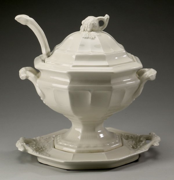 Large Red Cliff white ironstone tureen (1 of 2)