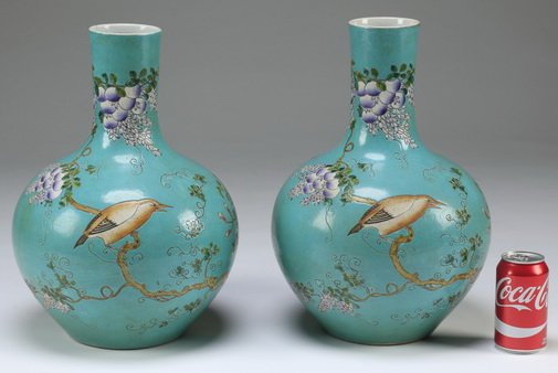 (2) Chinese bird and peony vases, Qianlong (1 of 9)