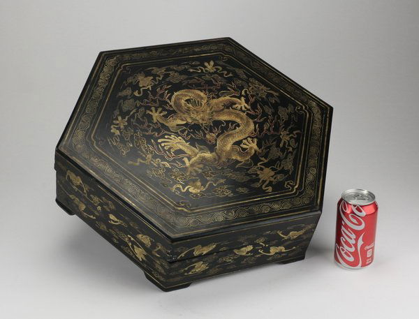 Chinese lacquer sweetmeat box, 19"w (1 of 10)