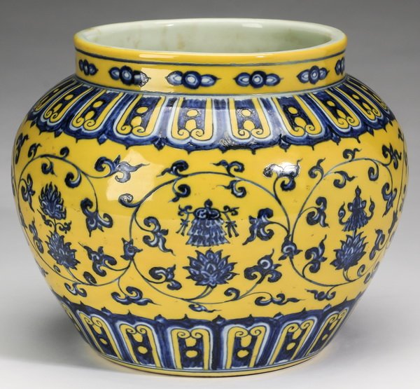 Chinese Ming style, 'Eight Buddhist Symbols' jar (1 of 6)