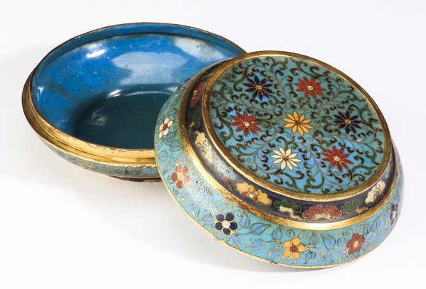 Chinese Ming style cloisonne round box, 5"diam (1 of 3)