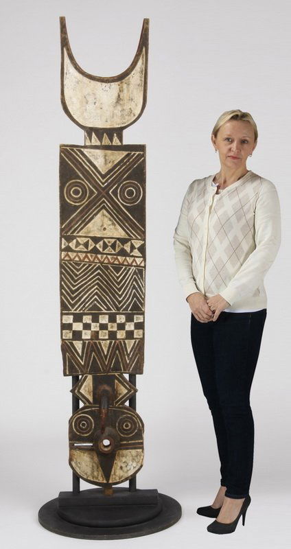 Bwa Nwantantay plank mask, 80"h (1 of 3)