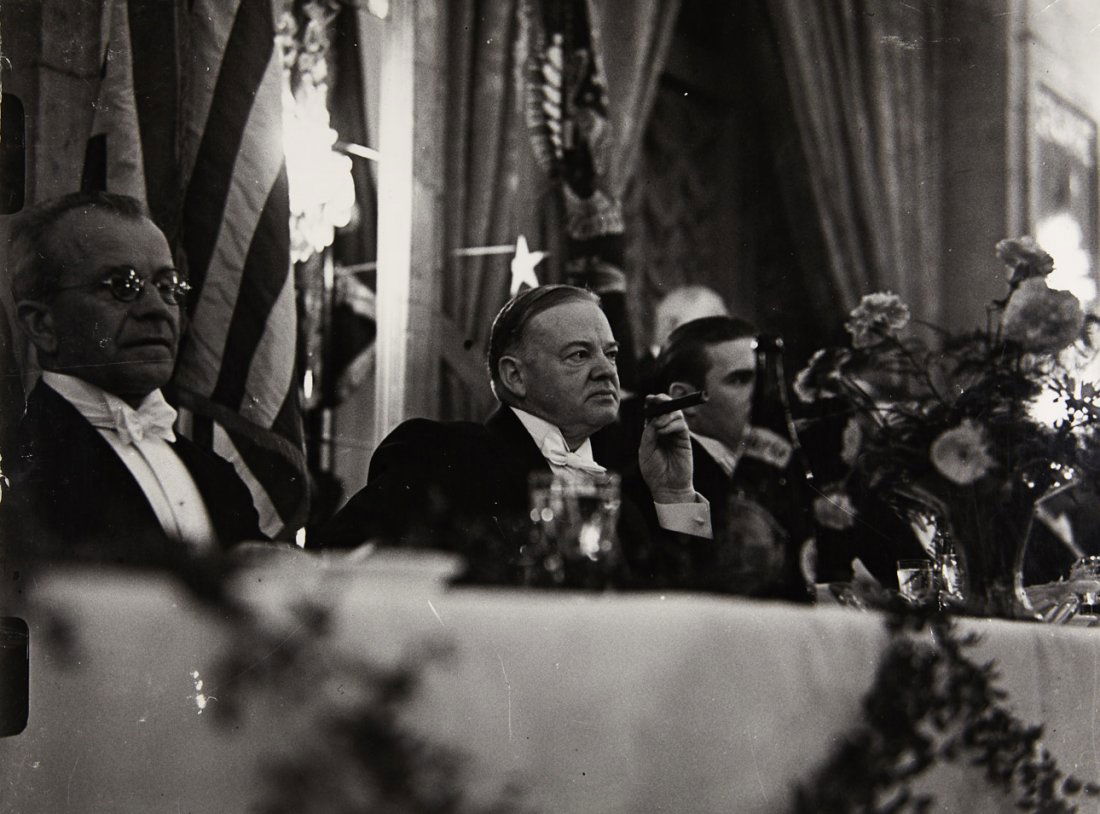ERICH SALOMON (1886–1944): President Hoover as guest of honor at the annual dinner of the White House Correspondents, March 1932 Vintage silver print 37,4 x 50,5 cm Annotated in an unidentified hand in pencil on the reverse LIT