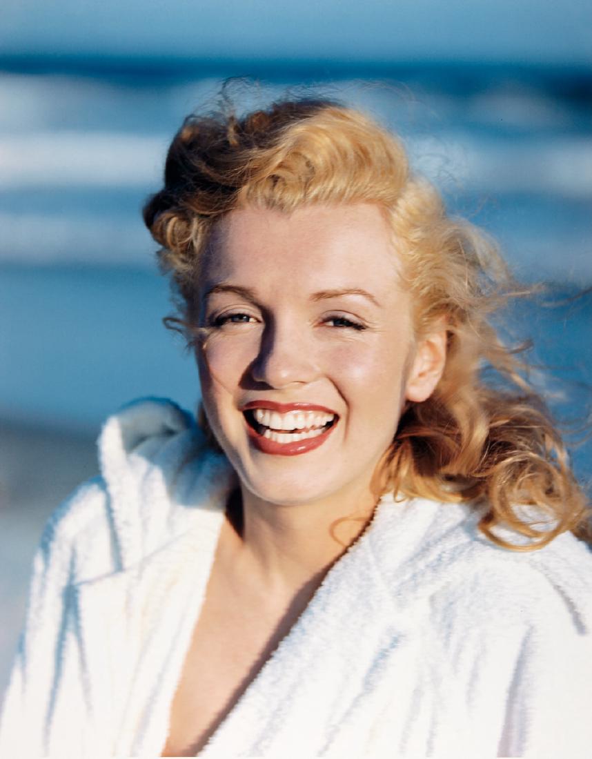 ANDRÉ DE DIENES (1913–1985) *: Marilyn Monroe, Tobey Beach 1949 Archival pigment print, printed in 2006 48,5 x 38 cm Estate stamp and edition stamp on the reverse, edition no. 155/200