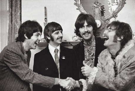 LINDA McCARTNEY (1941–1998): The Beatles, London 1968 Gelatin silver print 40 x 50 cm Stamped on the reverse, signed by Mary McCartney from the Linda McCartney Estate