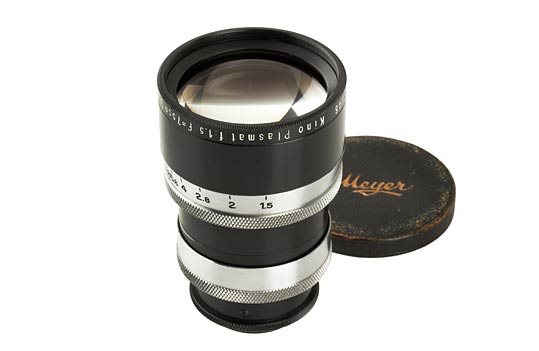 Hugo Meyer Kino Plasmat 1.5/7.5cm: Hugo Meyer Kino Plasmat 1.5/7.5cm Dr. Rudolph Hugo Meyer & Co. Görlitz, extremely rare fast tele lens, in original coupled M39 mount, in meters, Meyer cap, in fine condition with clean lenses (no. 58