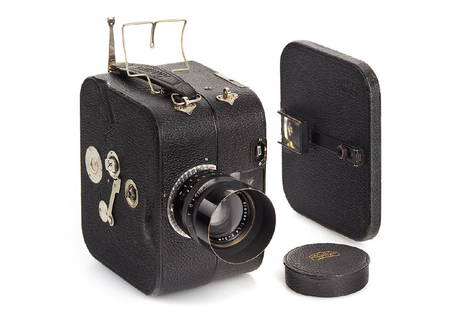 Zeiss Ikon Kinamo 'Marine', c.1935, no. W23217: compact 35mm motion picture camera in excellent working condition, engraved inside with Reichsadler and 'MF138', interchangeable fast Biotar 1.4/5cm no.1269317 (infocusing mount, good optics, with hoo