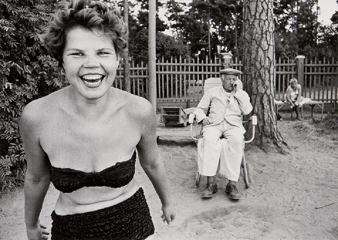 WILLIAM KLEIN (* 1928) *: 'Bikini Moscow', 1959 Gelatin silver print, printed 1980s, 16,2 x 22,7 cm Photographer's Paris studio stamp on the reverse The buyers premium for all items exported out of E.C. (European Community) is