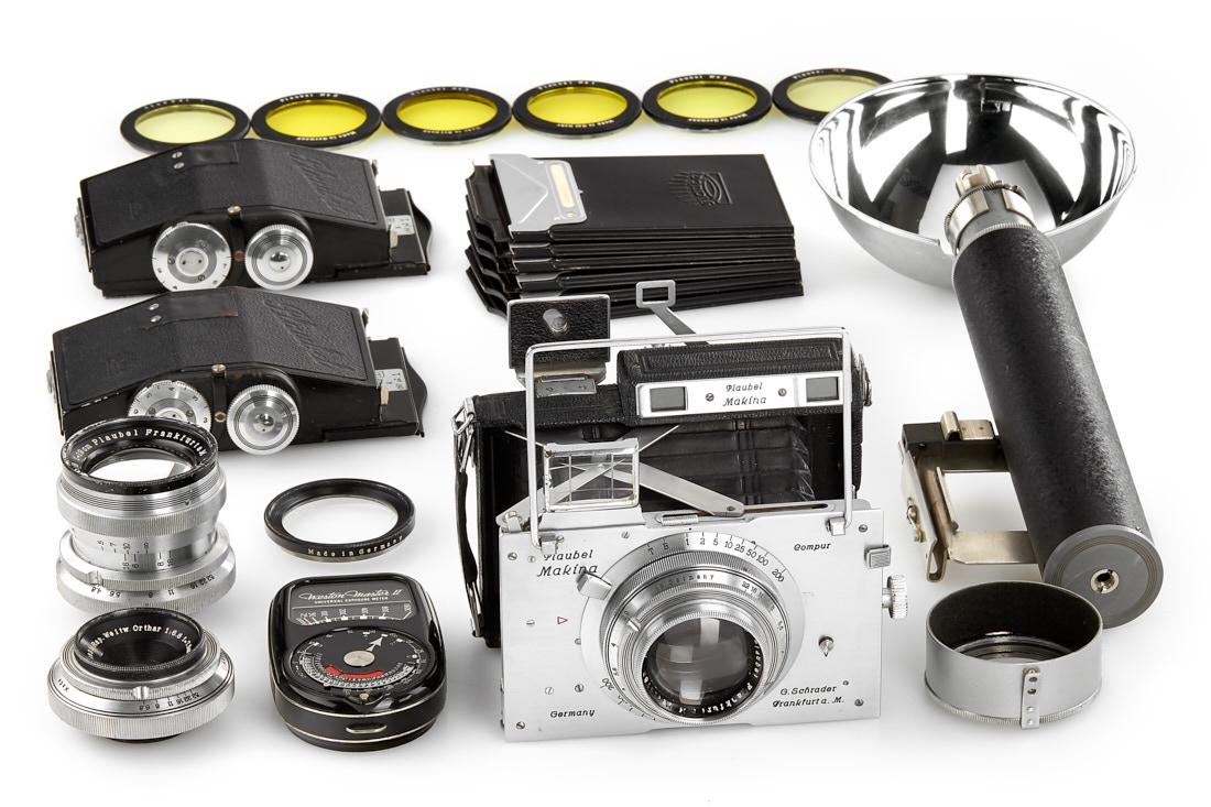 Plaubel Makina II outfit, c.1940 (1 of 9)