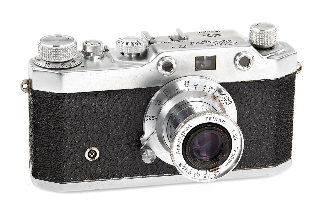 A.F.I.O.M. Italy Wega IIa: rare Italian Leica copy with rangefinder, with CD logo on top plate, in excellent condition and in good working order, with matching Trixar Anastigmat 3.5/50mm The buyers premium for all items exporte