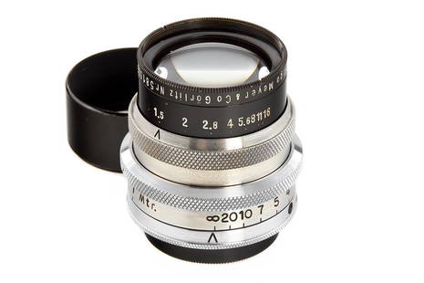 Hugo Meyer f. Leica M39 Kino Plasmat 1.5/5cm *: sought-after fast lens in original, rangefinder-coupled M39 mount, black paint and chrome/nickel finish, in excellent cosmetic condition, good optics with minimal cleaning marks (not affecting the pho