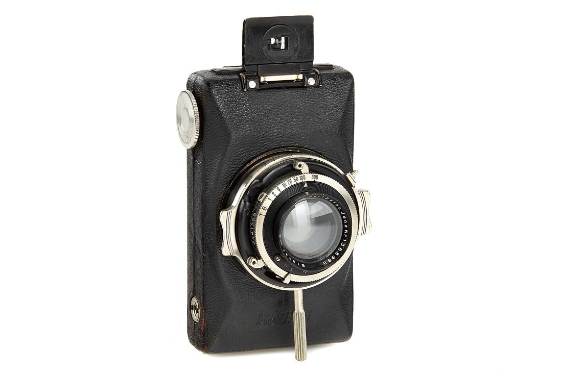 Zeiss Ikon Night Kolibri *: rare Night Kolibri with fast Biotar 2/4.5cm no.1383988, with removable stand, in excellent original condition The buyers premium for all items exported out of E.C. (European Community) is 25%. For ite