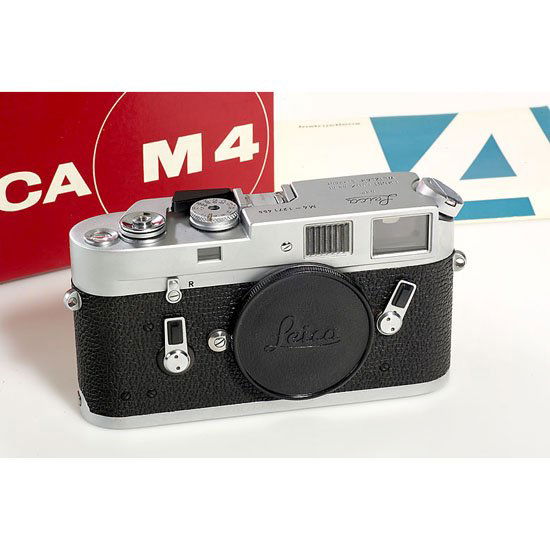 Leica: M4 chrome: near mint body in perfect working order, instructions, maker's box (no. 1271455, 1971, condition A/B)