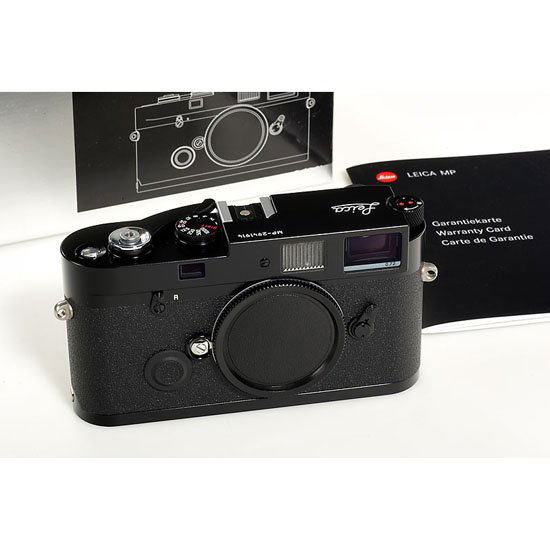 Leica: MP 0.72 black paint 10302: new body, complete with papers in maker's box (no. 2941914, 2002, condition A)