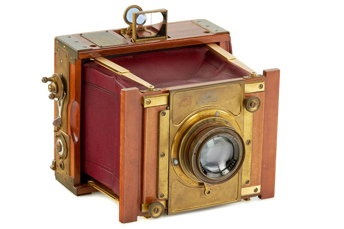 Goerz Tropical Ango: A Very Attractive Tropical Camera For 9X12Cm Exposures On Plates, In Beautiful, Original Condition, Red Bellows And Brass Fittings, Dogmar 4.5/15Cm No.587548 The Buyers Premium For All Items Exported 