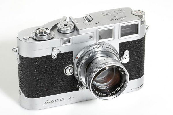 LEICA: MP chrome: Chrome Leica MP in 100% original and fully working condition, number also engraved internally on chassis, with matching Leicavit MP, Summicron 2/5cm no. 1192498 (condition: B+). These cameras were bui