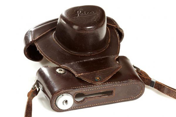 LEICA: MP Everready Case: very rare original everready case for Leica MP or M2 with attached Leicavit MP, in very good condition (c.1958, condition: B)