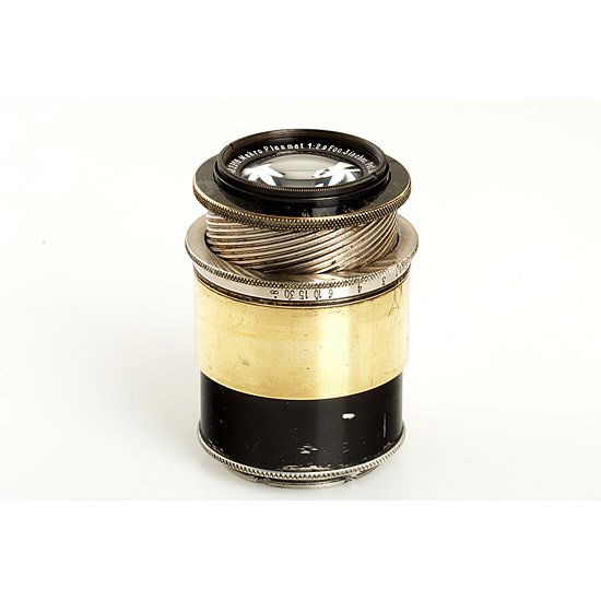 For Leica: Hugo Meyer Makro Plasmat 2.9/3 Inches: very rare 75mm Makro Plasmat in uncoupled focusing mount (black/brass) for Leica screw-mount, very clean lenses, hood - original lens for early un-coupled Leica IC (Serial. no. 462316, 1930, Condition