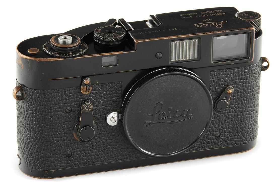 Leica M2 black paint: A sought-after original M2 black paint, with visible patina of use, and in very good working order, incl. body capThe Buyers Premium For All Items Exported Out Of E.C. (European Community) Is 25%. For