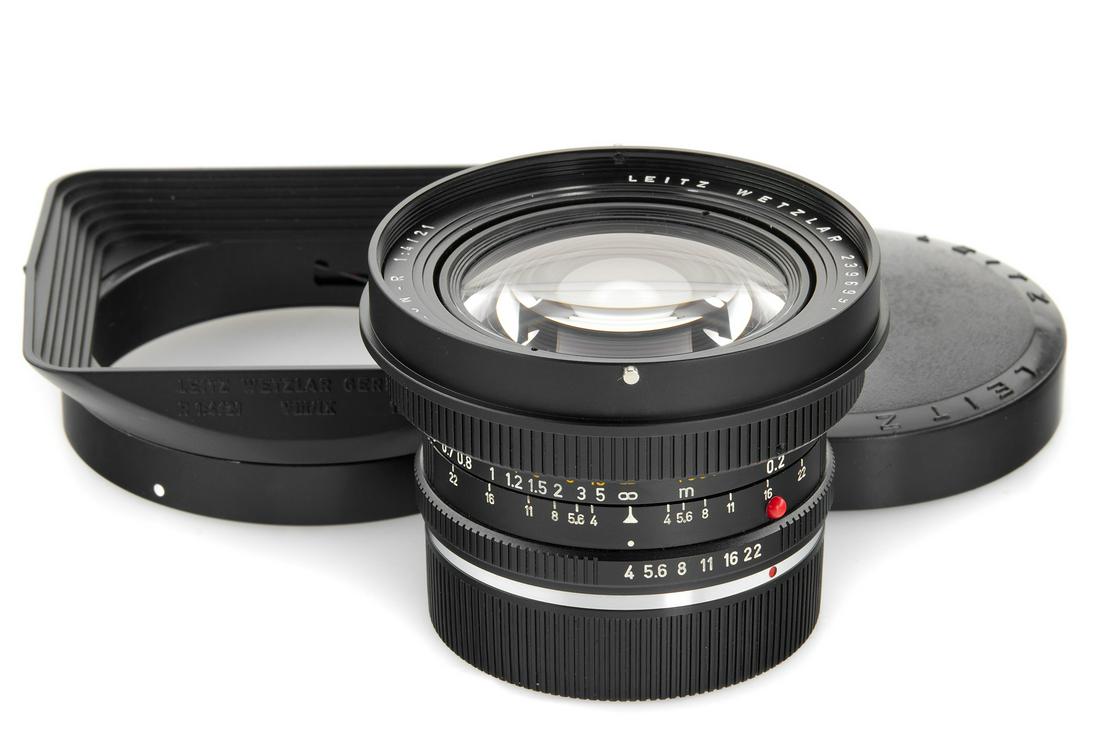 Super-Angulon-R 4/21mm 11813 *: 2-cam version in mint condition, showing some light haze, with rear cap, front cap (small crack), hood 12506 and matching maker's box (cond. B) The Buyers Premium For All Items Exported Out Of E.C. (E