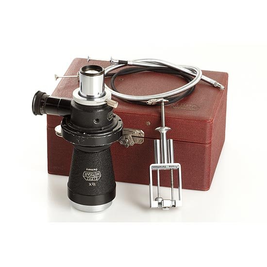 MIKAS 1/2x Micro Attachment: complete, pre-war outfit with cable releases and CALOS release coupler, cap, red maker's box (Condition: B+) MIKAS 1/2x Mikroskopansatz Komplett mit Drahtauslöser für Verschlus
