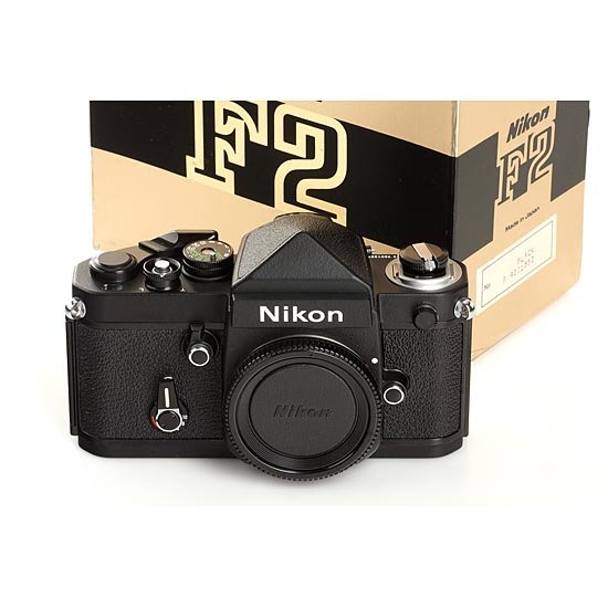 Nikon F2 Titan: F2 titanium body without titanium engraving, in new condition, with matching maker's box (Serial no: 9201352, 1980, Condition: A) Nikon F2 Titan F2 Titan ohne Gravur, in ungeb