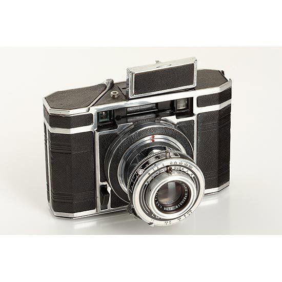 Lumiere Lumiclub: rare 6x6cm cast-aluminium camera with Som Berthiot Flor 3.5/75mm no.B20519 in good working Lumiere shutter (c.1951, Condition: B+) Lumiere Lumiclub Seltene 6x6cm Aluminium-Kame