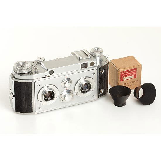 Jules Richard Verascope F40: in good working order, a pair of Som Berthiot Flor 3.5/40mm nos.1078204/1078338, two hoods in maker's box (Serial no: 4162103, 1955, Condition: B) Jules Richard Verascope F40 I