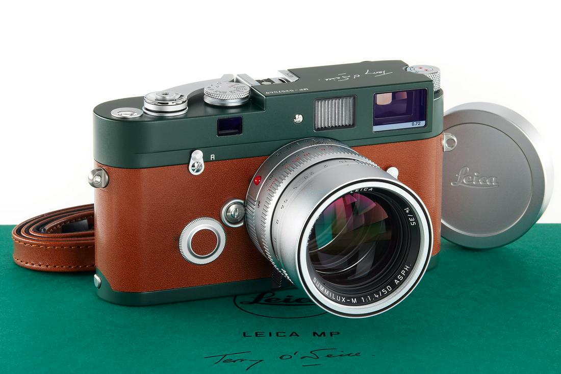 Leica MP 'Terry O'Neill' * SN: 14/35: Leica Uk And Renowned Photographer Terry O'Neill (1938-2019) Collaborated In 2018 To Create 35 Fantastic Special Limited Edition Sets Composed Of A Leica Mp Film Camera With A Summilux 50Mm F1.4 Lens