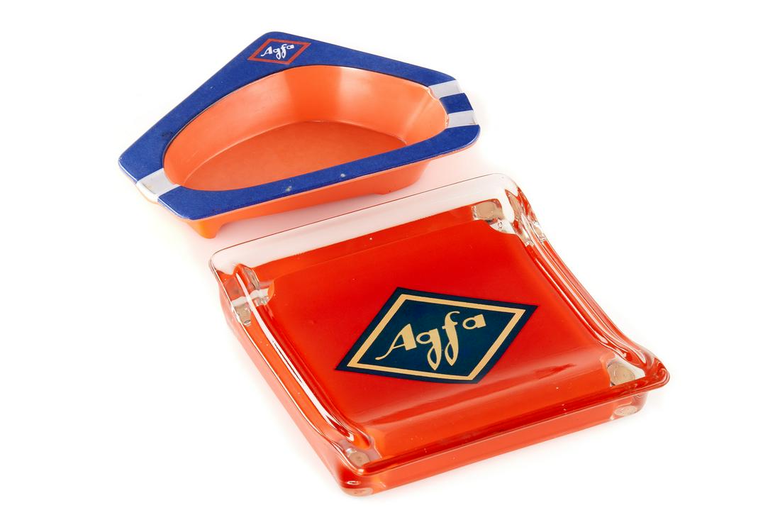 Agfa Advertising Material: Very Nice Agfa Advertising Resin Ashtray (20 X 14 X 4Cm) And Painted Glass Change Counter Tray (19 X 18Cm) The Buyers Premium For All Items Exported Out Of E.C. (European Community) Is 25%. For Items 