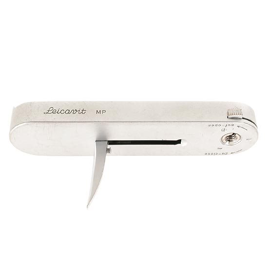 LEICA Rapid Winders: Leicavit MP chrome: chrome Leicavit MP for M2 and MP, in good working order, rapid winder designed for professional photographers, scarce (Condition: B/C, c.1958) LEICA Schnellaufzüge: Leicavit MP Chrom In gut funktioni